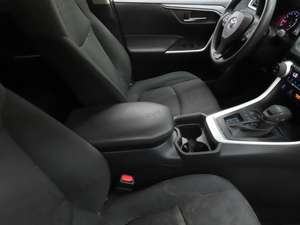 Used 2019 Toyota RAV4 XLE w/ Convenience Package FWD image 21