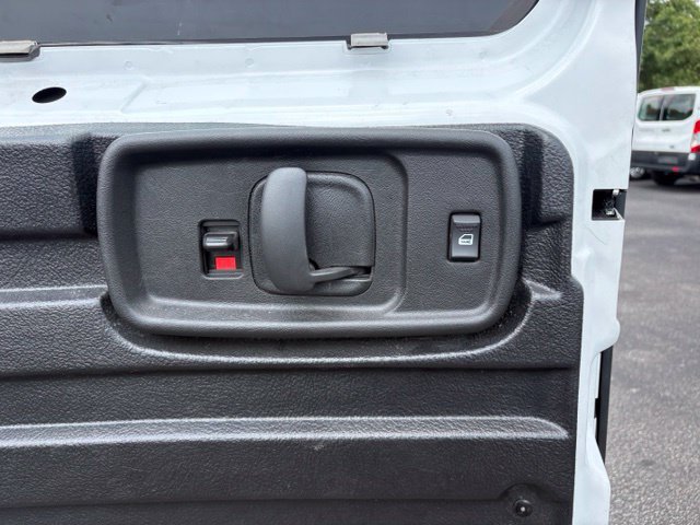 Used 2025 Chevrolet Express 2500 w/ Driver Convenience Package RWD image 8