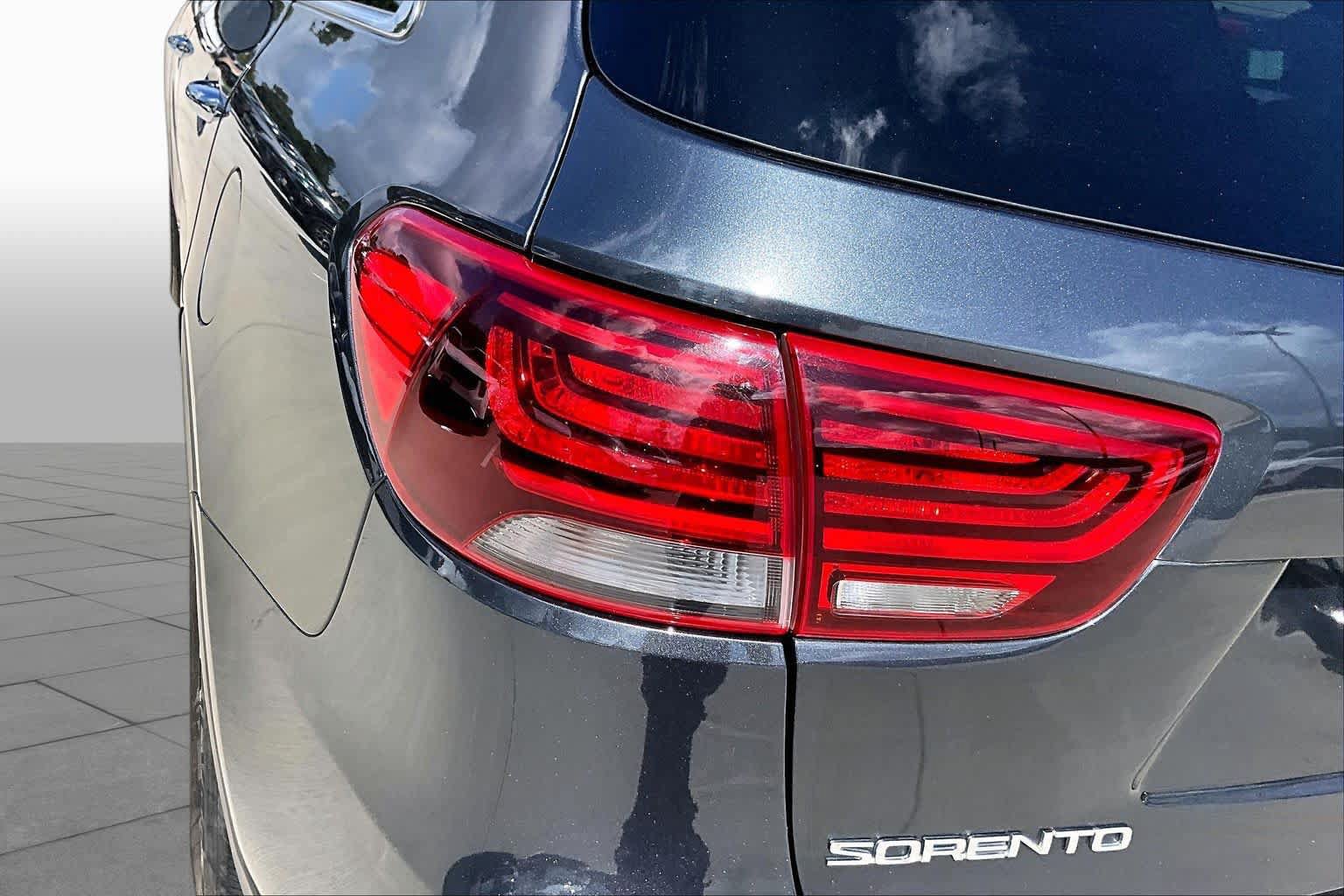 Used 2020 Kia Sorento LX AWD/4WD image 26