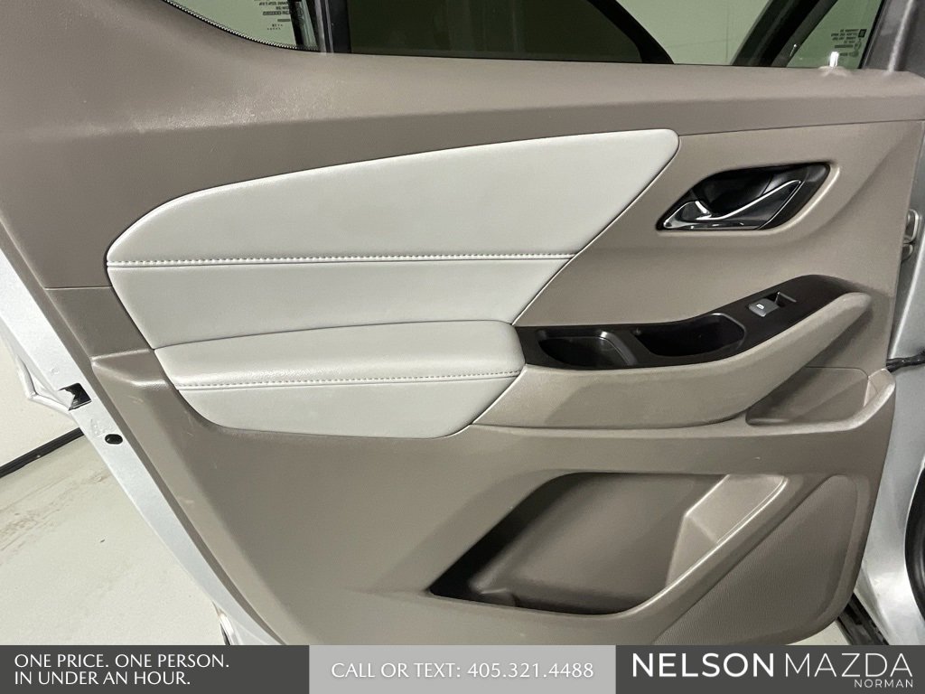 Used 2018 Chevrolet Traverse LT image 18