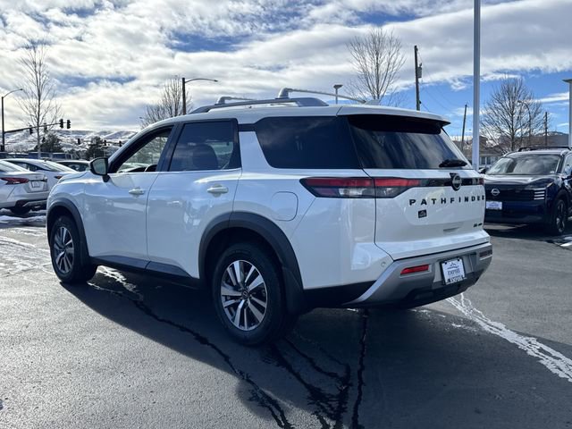 Used 2024 Nissan Pathfinder SL w/ Black Appearance Package image 4