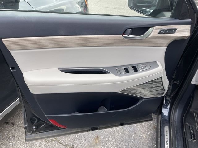 Used 2021 Hyundai Palisade Limited image 3