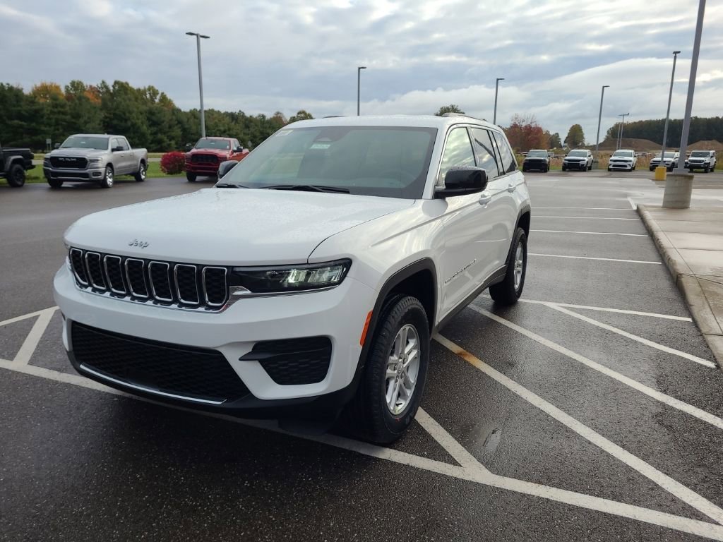 New 2025 Jeep Grand Cherokee Laredo w/ Luxury Tech Group I image 4