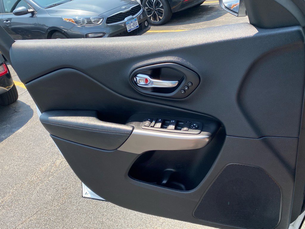 Used 2021 Jeep Cherokee Limited image 21