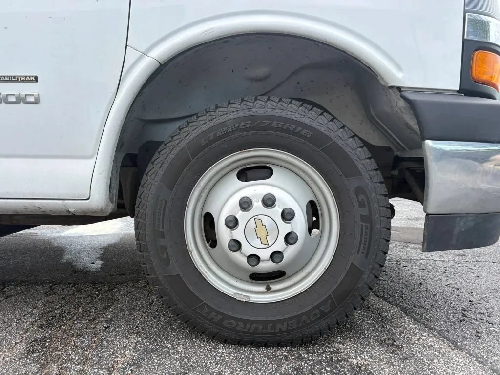 Used 2022 Chevrolet Express 4500 w/ Power Convenience Package RWD image 27