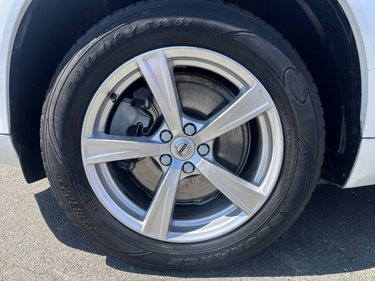 Used 2016 Volvo XC90 T5 Momentum AWD/4WD image 2