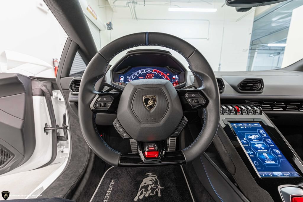 Used 2023 Lamborghini Huracan Tecnica image 4