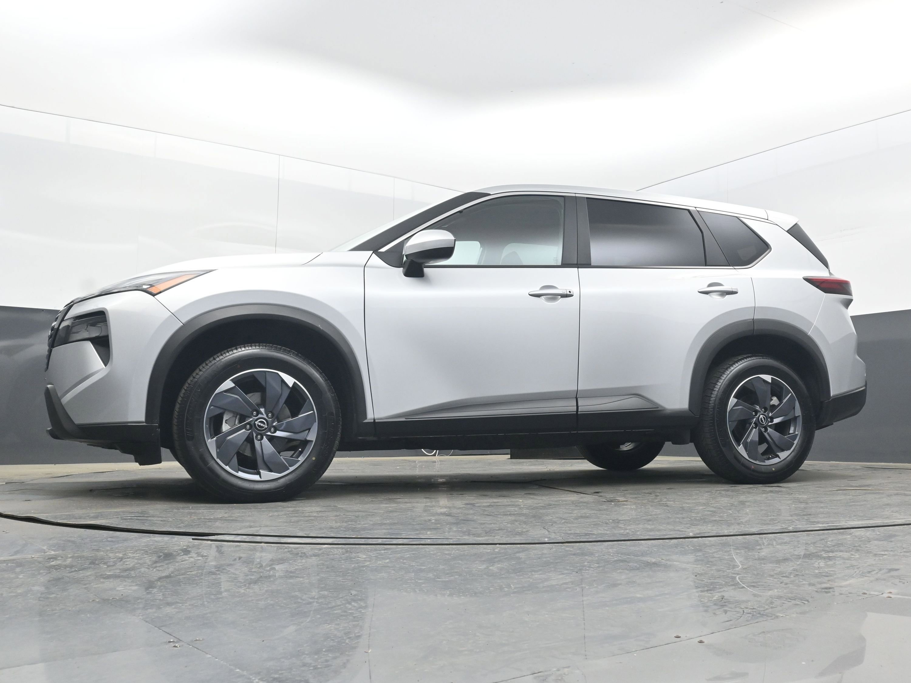 Used 2025 Nissan Rogue SV image 26