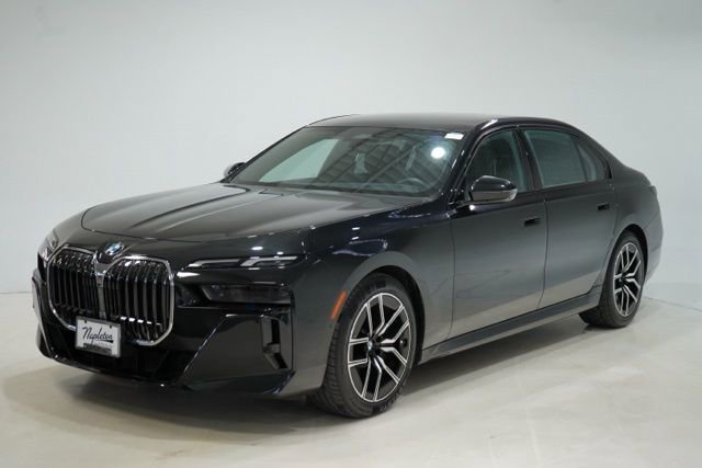 Used 2025 BMW 740i xDrive image 3