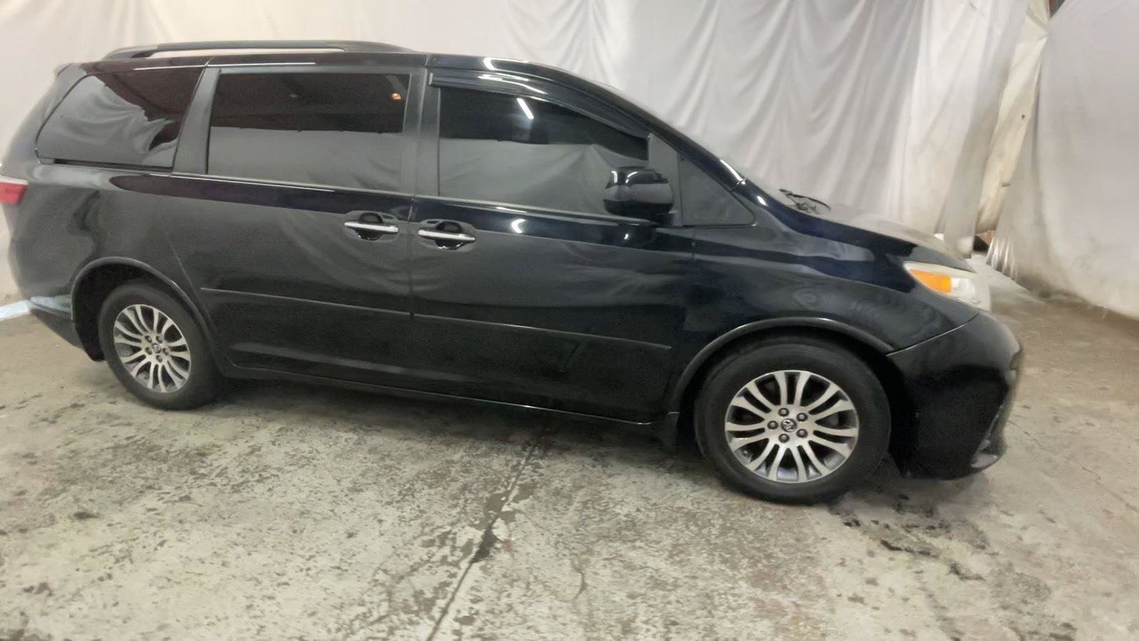 Used 2018 Toyota Sienna XLE FWD image 4