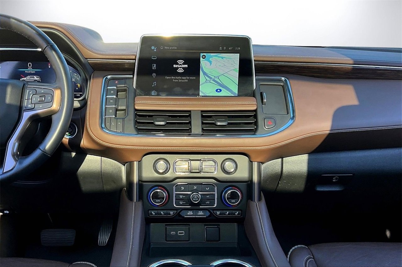 Used 2024 Chevrolet Suburban High Country image 11