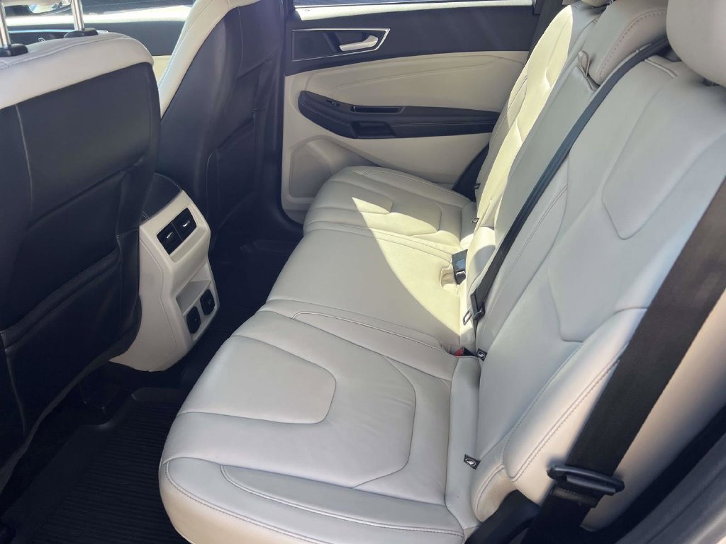 Used 2018 Ford Edge Titanium w/ Ford Safe & Smart Package AWD/4WD image 16