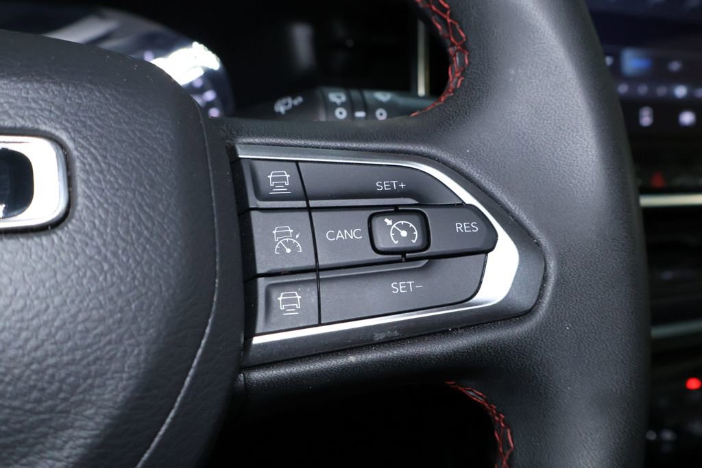 Used 2025 Jeep Compass Trailhawk AWD/4WD image 22