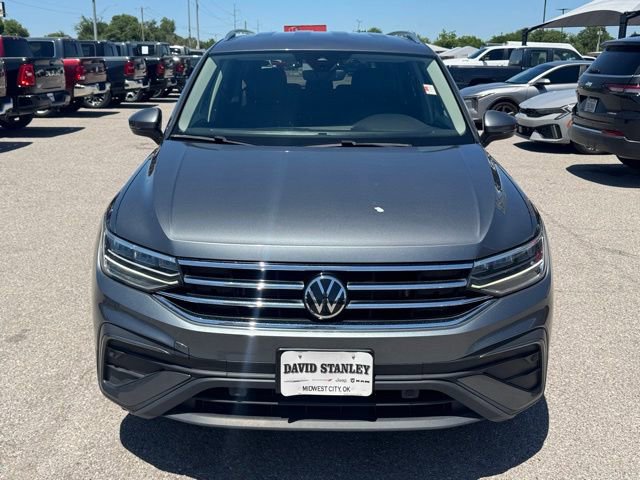 Used 2024 Volkswagen Tiguan SE FWD image 2