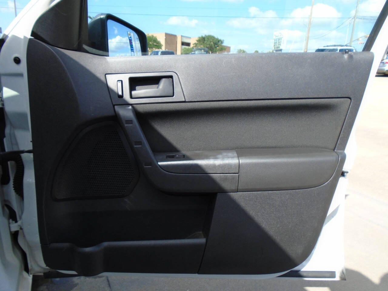 Used 2009 Ford Focus SE FWD image 31