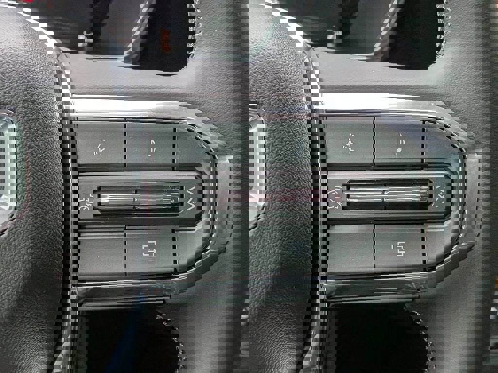 New 2026 GMC Canyon Elevation w/ Convenience Package image 27