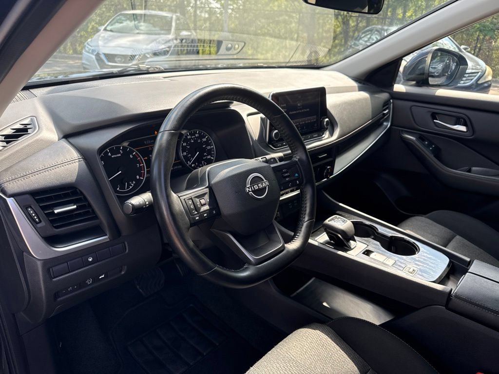 Certified 2025 Nissan Rogue SV FWD image 17