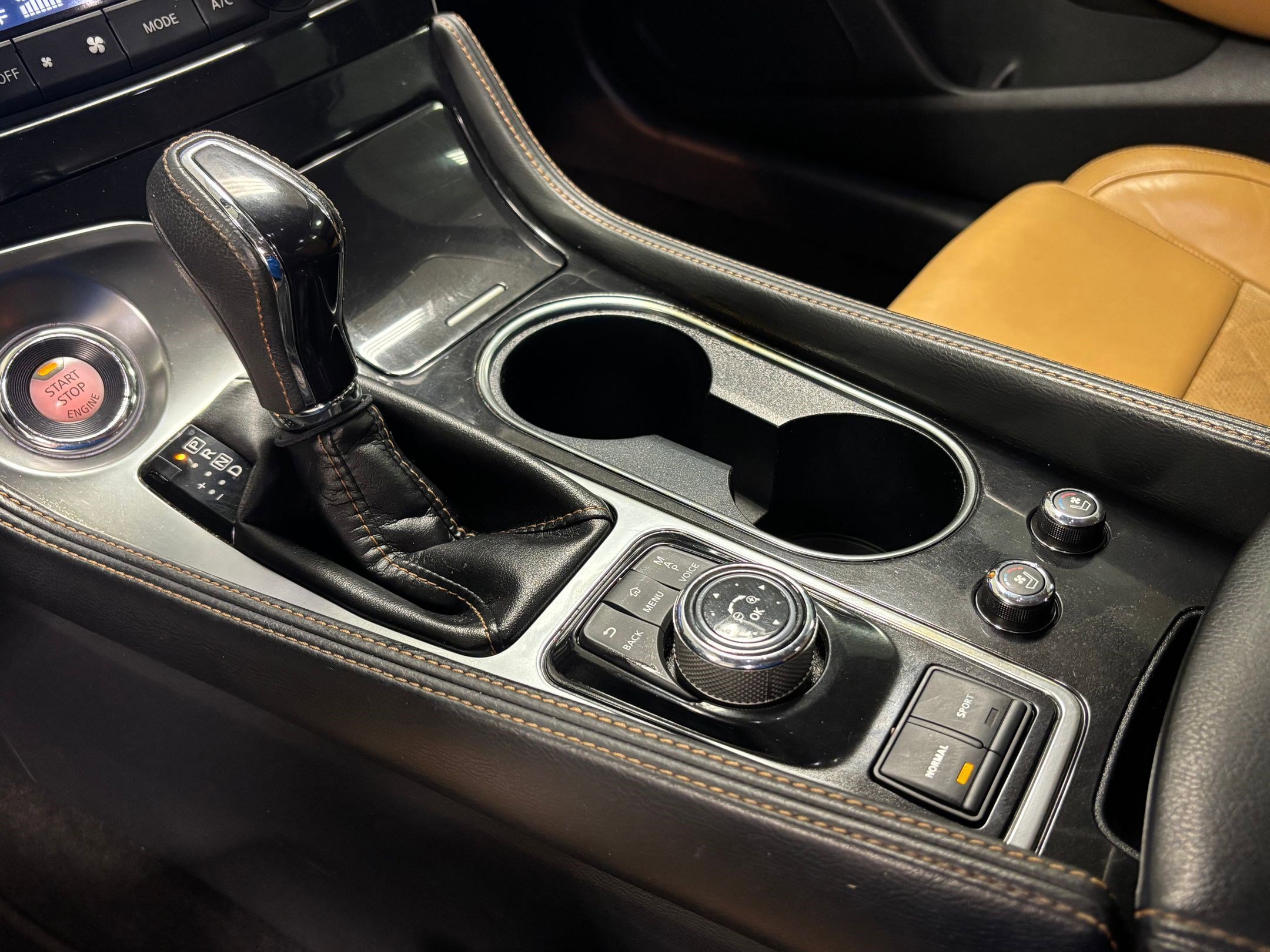 Used 2017 Nissan Maxima SR image 16