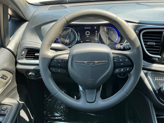 Used 2023 Chrysler Pacifica Limited w/ S Appearance Package AWD/4WD image 11