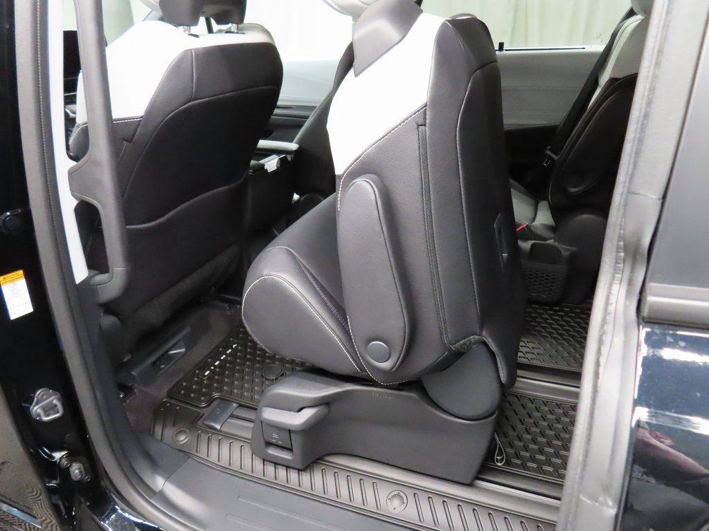 Used 2025 Toyota Sienna XSE image 50