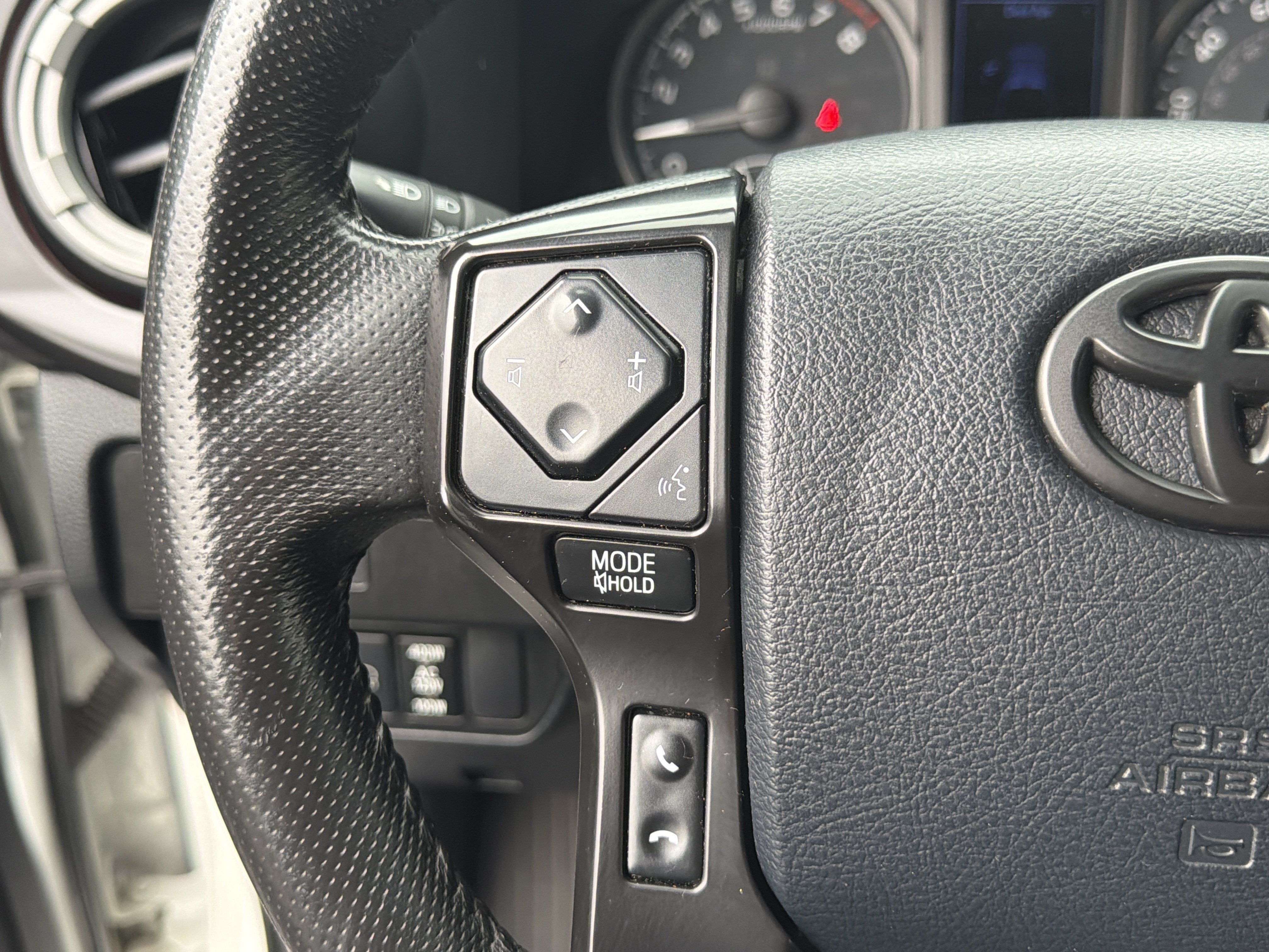 Used 2020 Toyota Tacoma TRD Off-Road AWD/4WD image 64