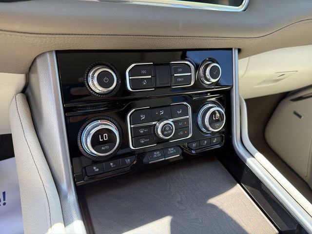 Used 2021 GMC Yukon XL Denali w/ Denali Ultimate Package AWD/4WD image 17