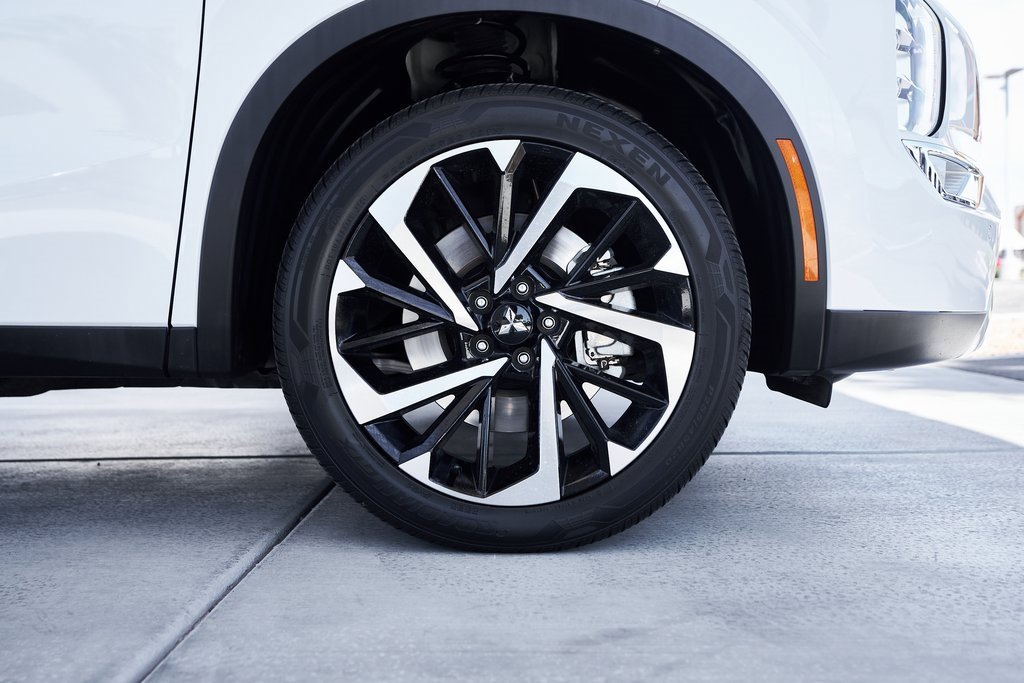 Used 2024 Mitsubishi Outlander SE image 10