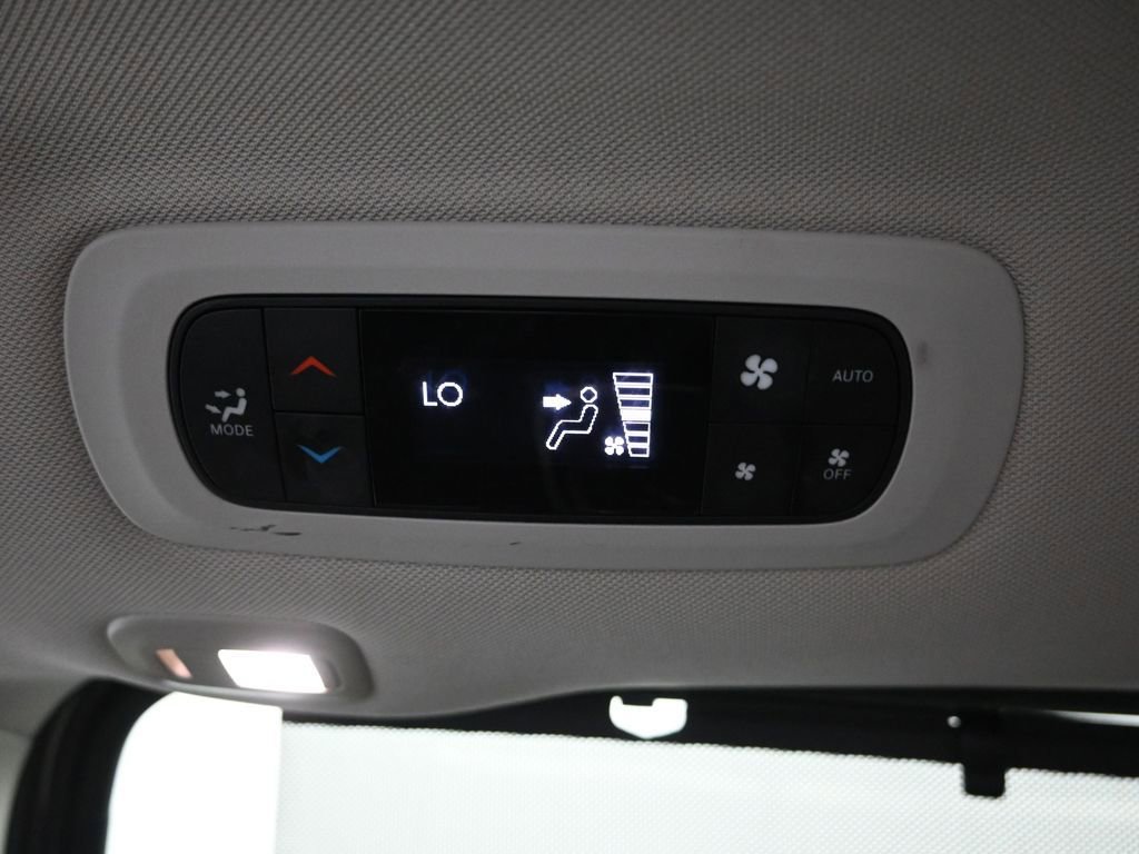 Used 2023 Chrysler Pacifica Limited image 29