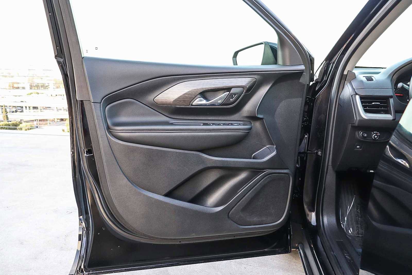 Used 2024 GMC Terrain SLE image 22