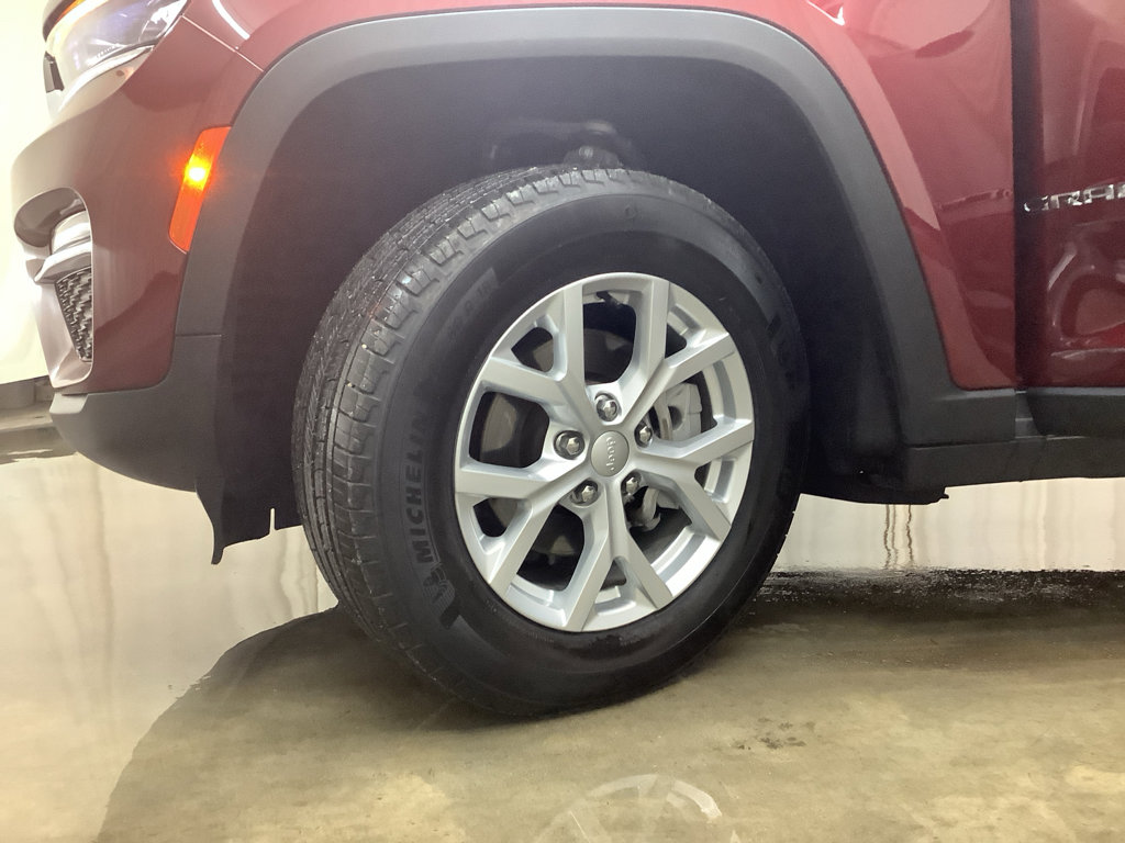 Used 2023 Jeep Grand Cherokee Limited image 27