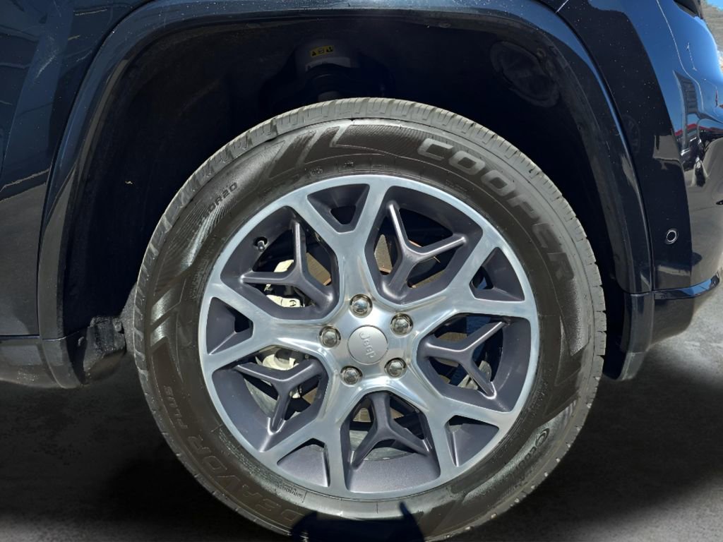 Used 2019 Jeep Grand Cherokee Overland image 9