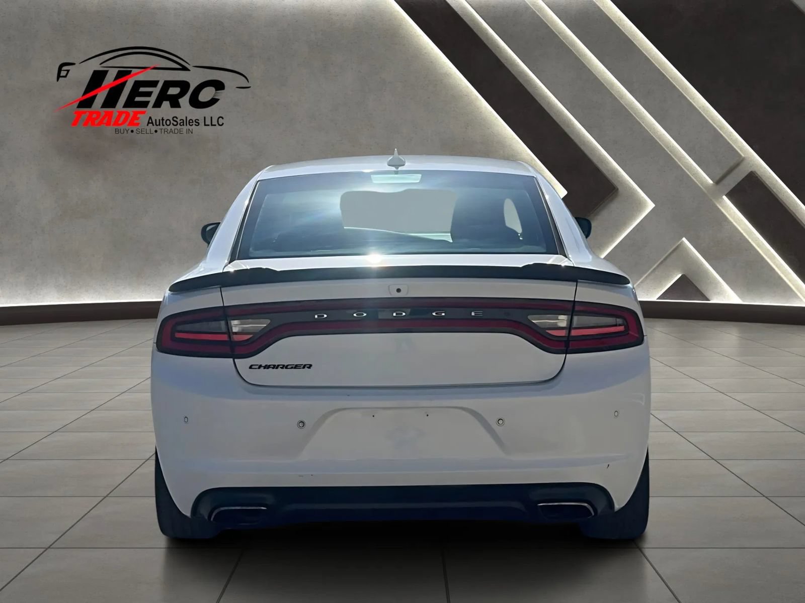 Used 2017 Dodge Charger SXT w/ Blacktop Package RWD image 4