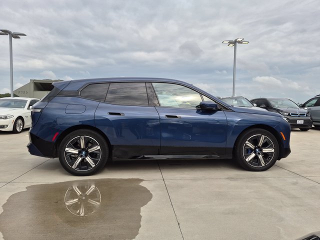 Used 2024 BMW iX xDrive50 w/ Sport Package AWD/4WD image 4