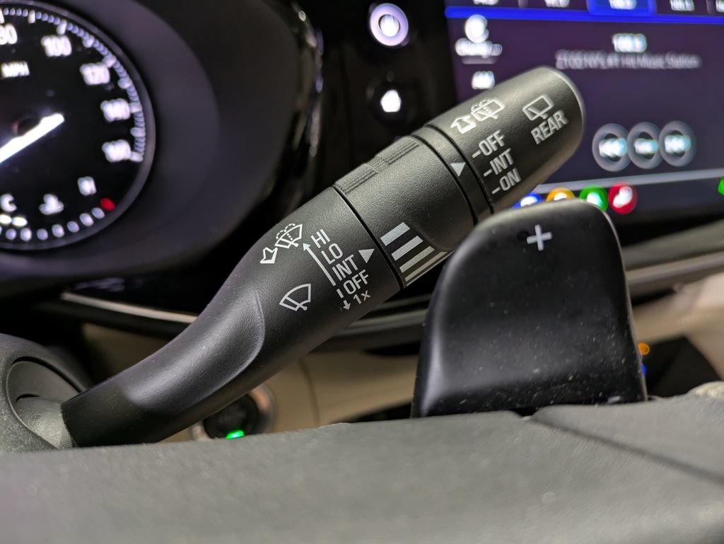 Used 2023 Buick Envision Avenir AWD/4WD image 18