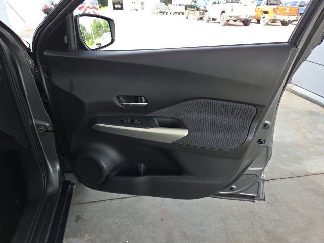 Used 2019 Nissan Kicks SV FWD image 40