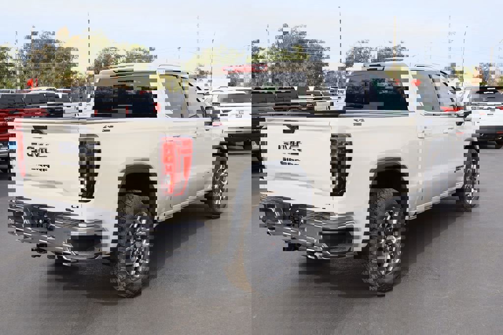 New 2026 GMC Sierra 1500 SLE image 4