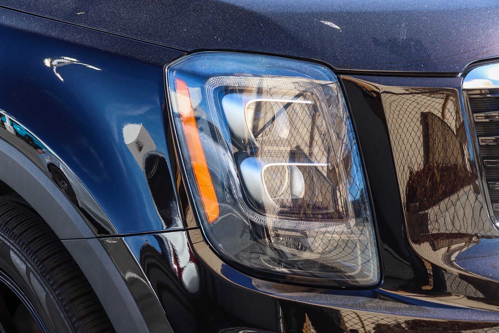 Used 2022 Kia Telluride SX w/ Towing Package image 3