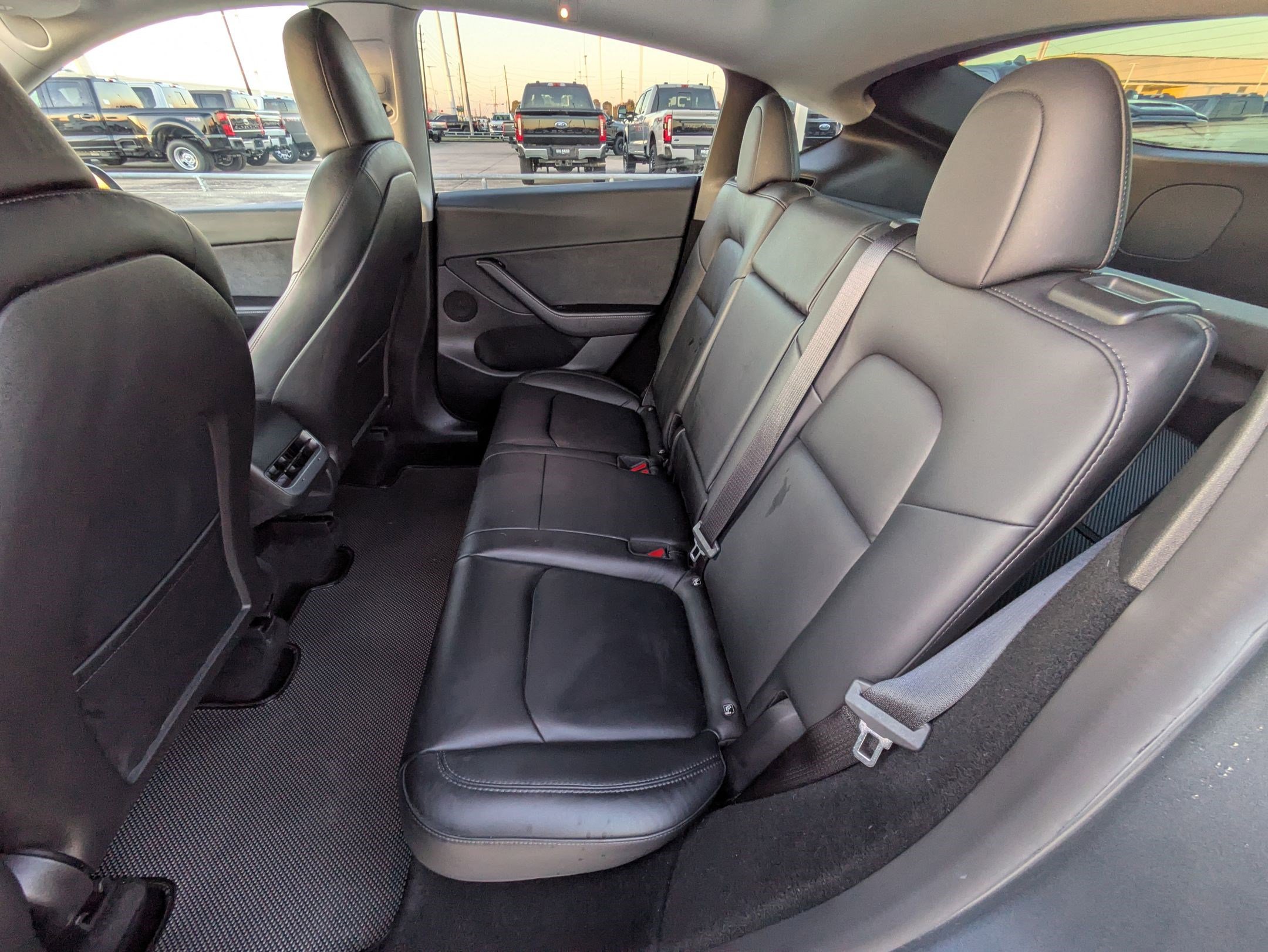 Used 2022 Tesla Model Y Long Range image 26