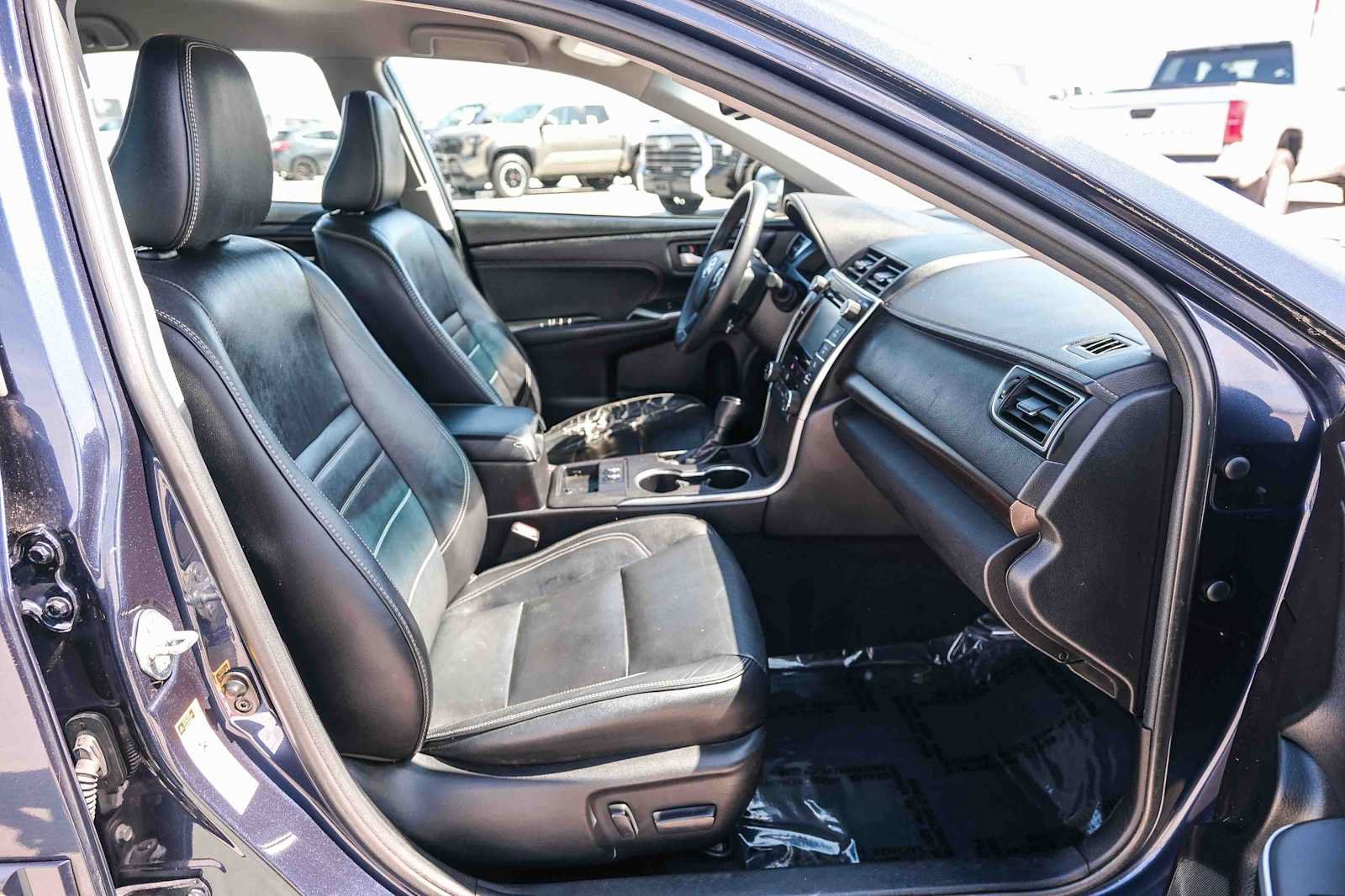Used 2017 Toyota Camry XLE w/ Convenience Package FWD image 17