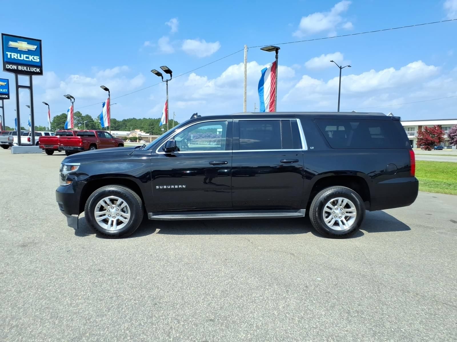 Used 2017 Chevrolet Suburban LT RWD video 2