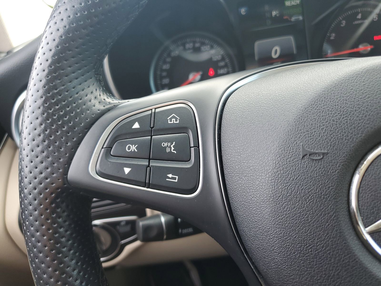 Used 2019 Mercedes-Benz GLC 350e 4MATIC image 23