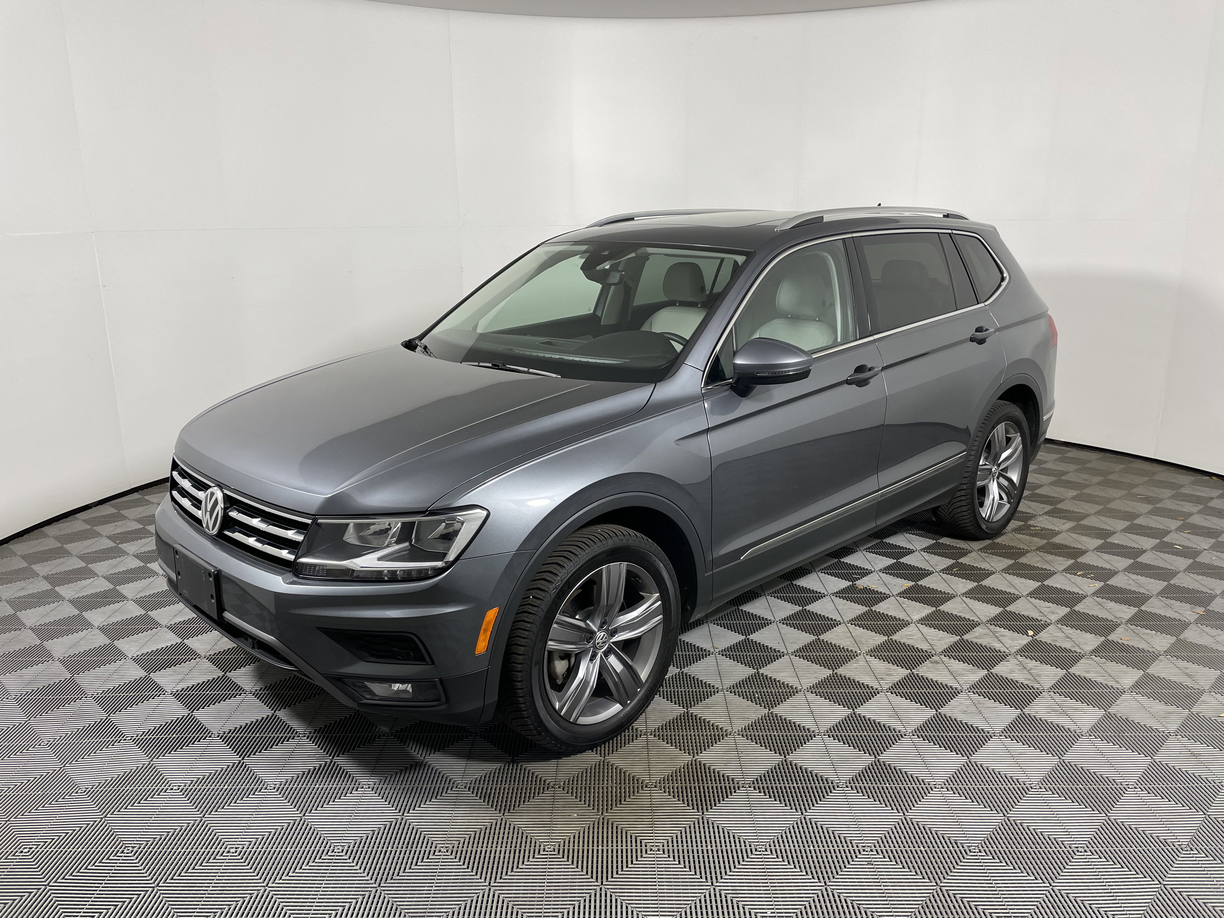 Used 2021 Volkswagen Tiguan SEL AWD/4WD image 9