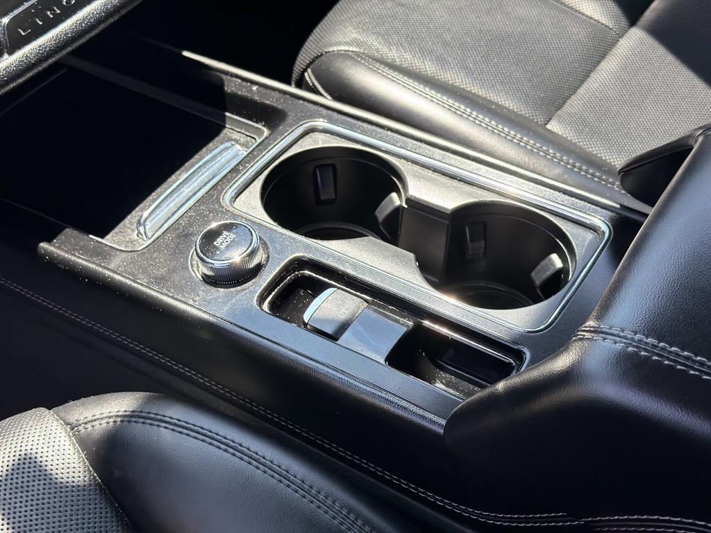 Used 2021 Lincoln Corsair AWD w/ Premium Package image 4