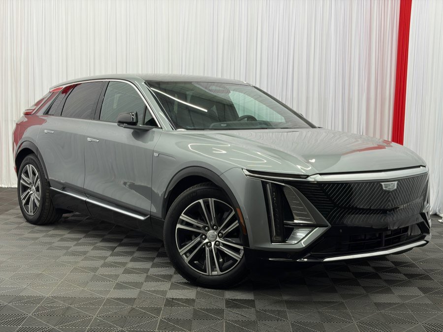 Used 2024 Cadillac Lyriq Luxury w/ LPO, Floor Liner Package AWD/4WD image 2