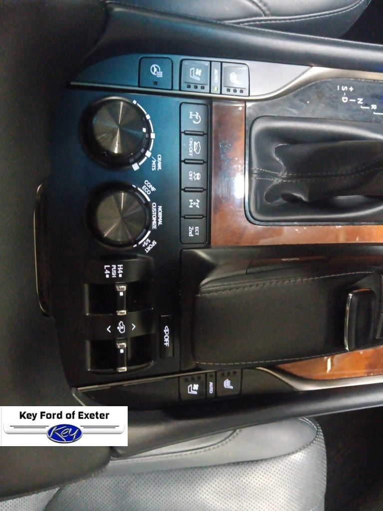 Used 2020 Lexus LX 570 4WD w/ Luxury Package image 35