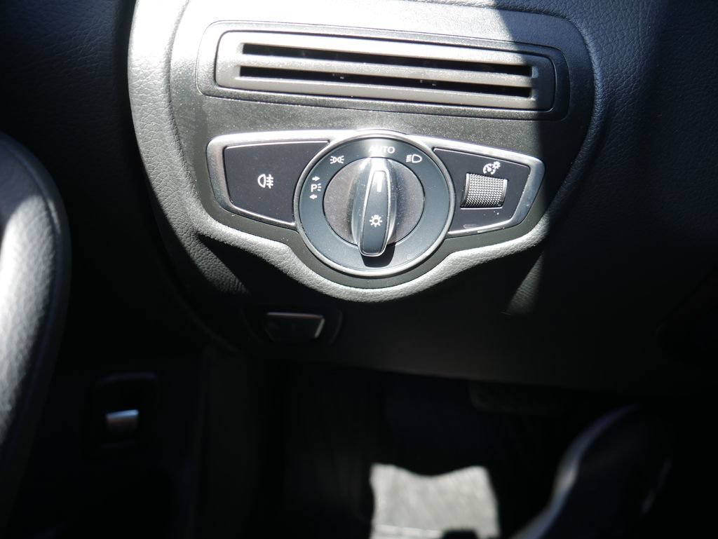 Used 2022 Mercedes-Benz GLC 300 4MATIC image 39