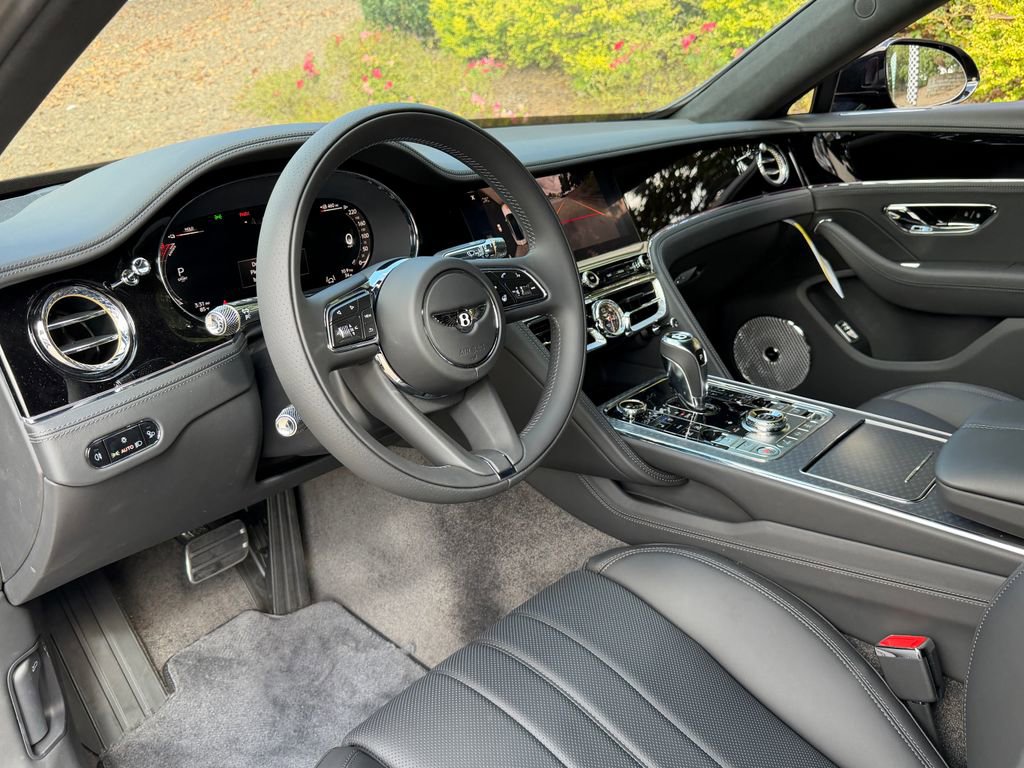 New 2025 Bentley Flying Spur Plug-In Hybrid image 17
