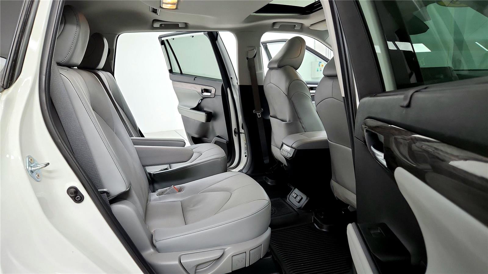 Used 2023 Toyota Highlander Limited image 34