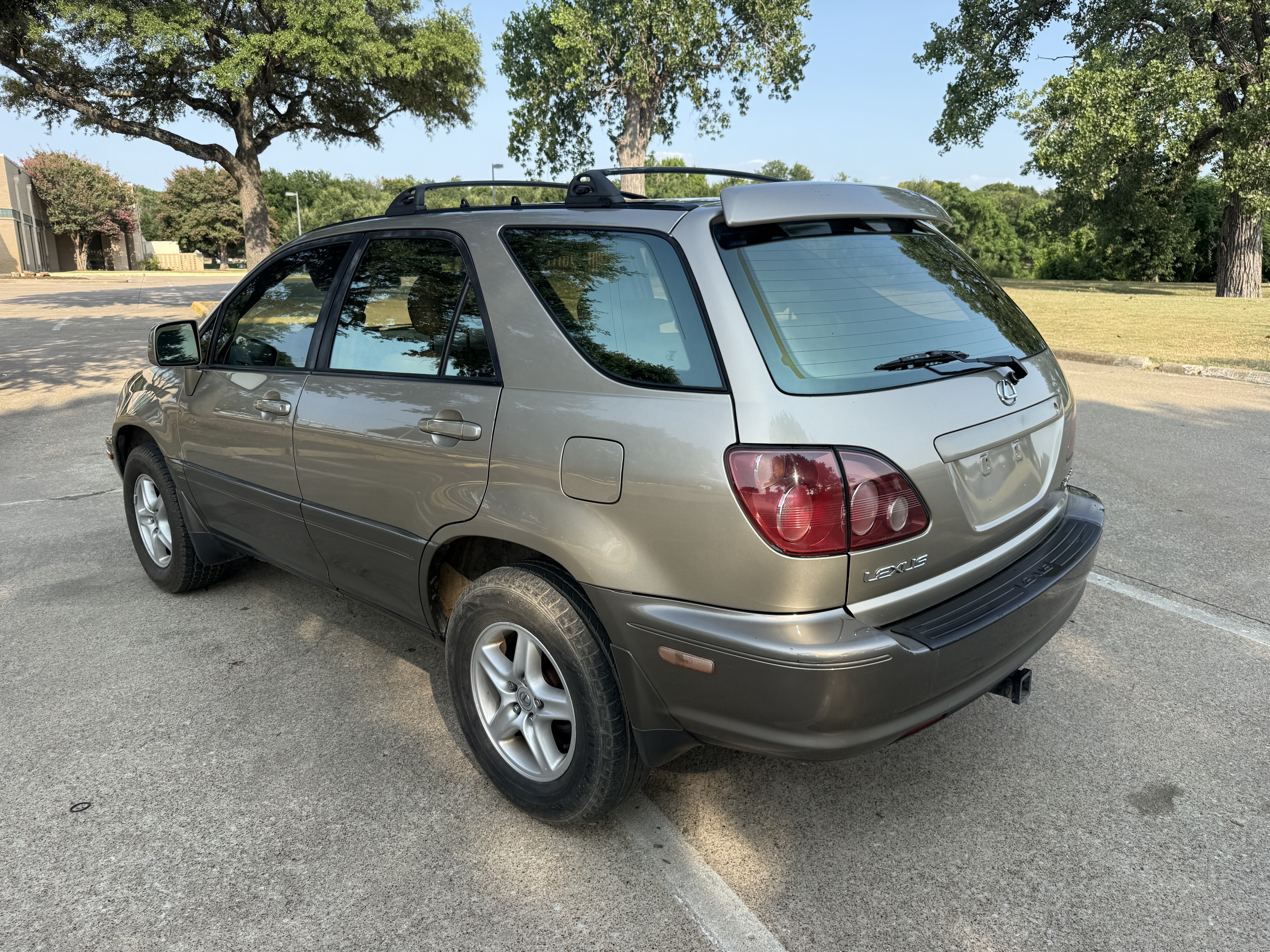 Used 1999 Lexus RX 300 w/ Premium Pkg FWD image 7