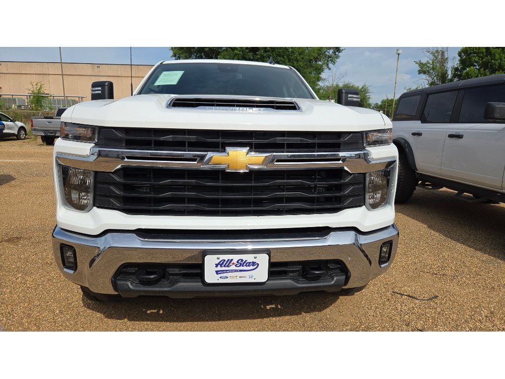 Used 2025 Chevrolet Silverado 2500 LT w/ Convenience Package AWD/4WD image 4